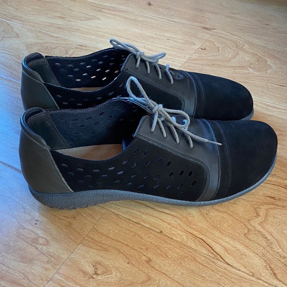 Cute black/gray perforated loafers